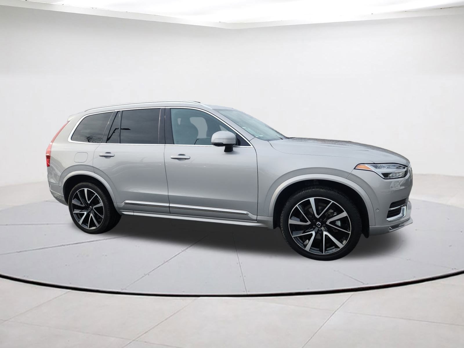 2023 Volvo XC90 Plus's photo