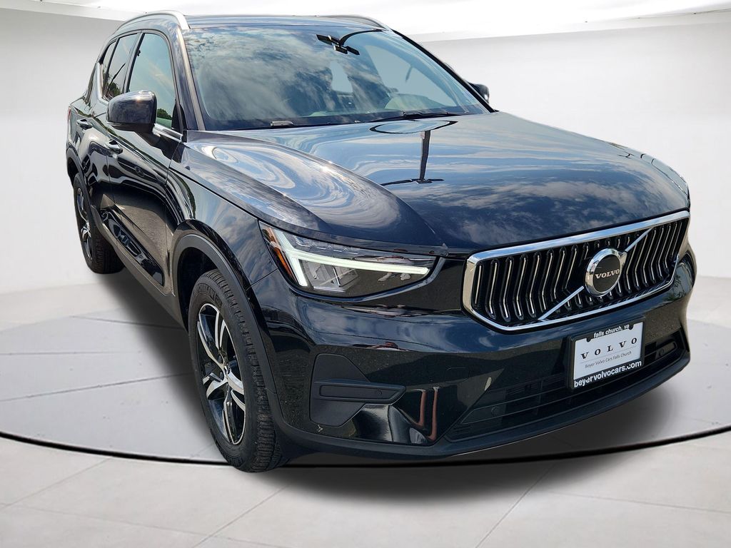 2025 Volvo XC40 B5 Core Bright AWD's photo