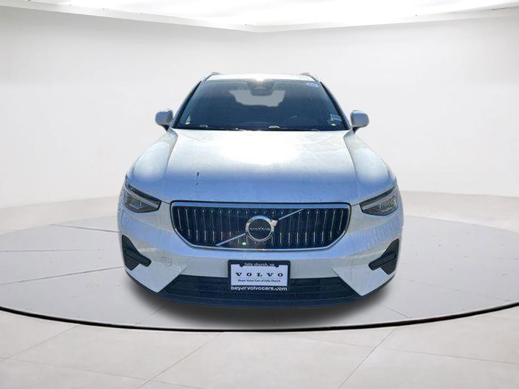 New 2025 Volvo XC40 B5 Core Bright Theme SUV