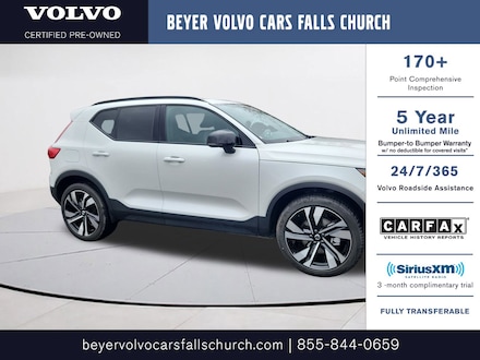 2025 Volvo XC40 B5 Plus Dark Theme SUV