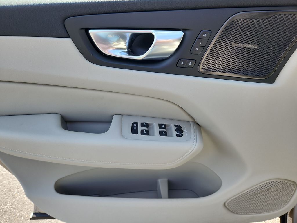 2026 Volvo XC60 Ultra - Photo 22