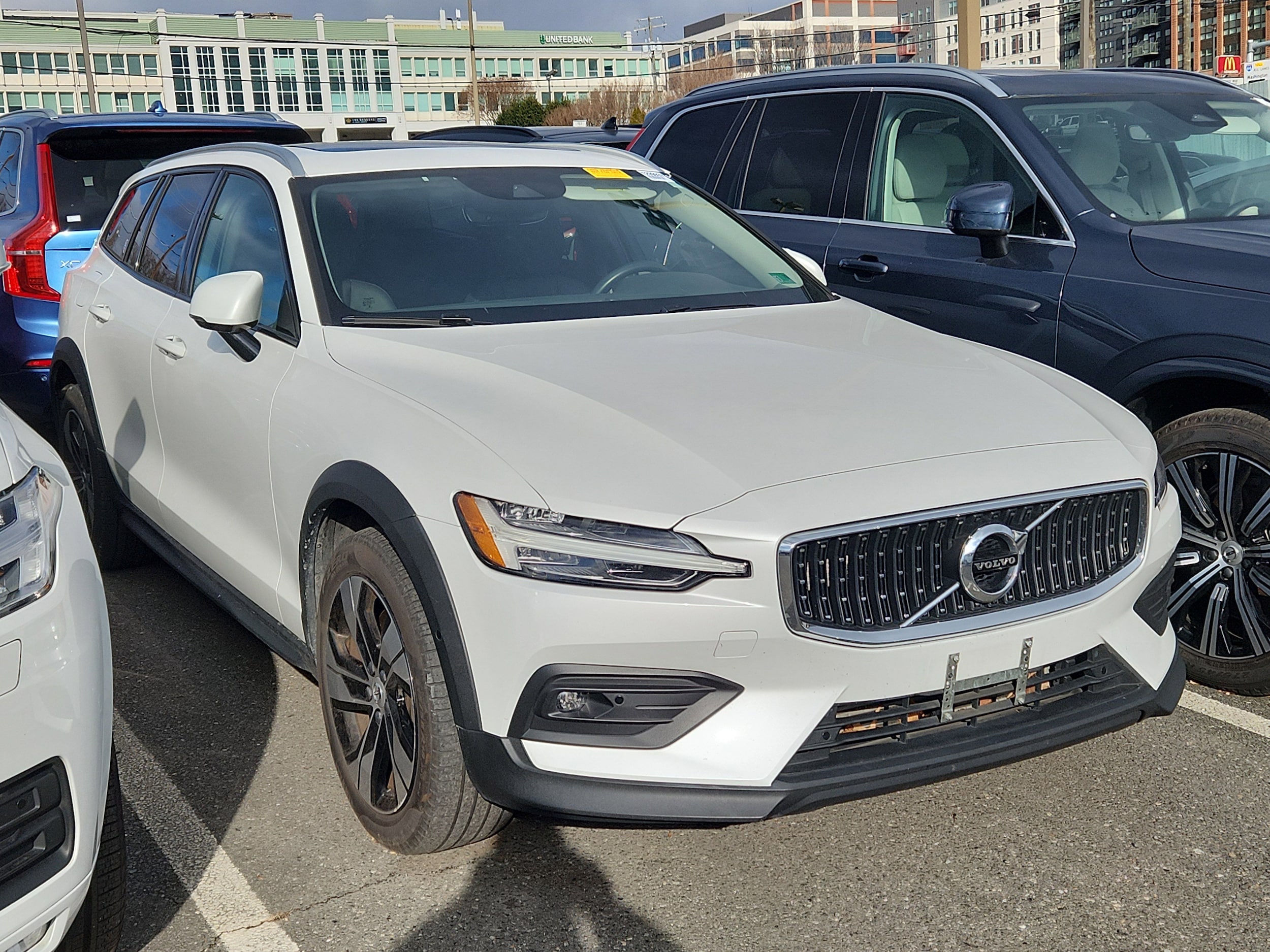 2021 Volvo V60 Cross Country Base's photo