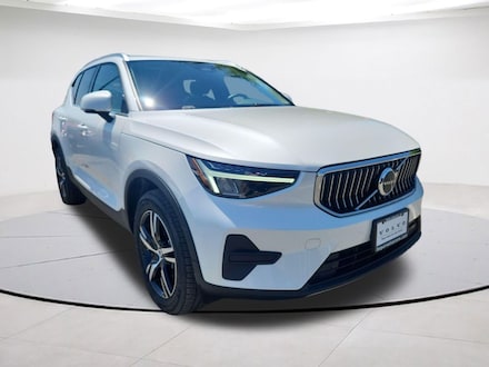 2025 Volvo XC40 B5 Core Bright Theme SUV