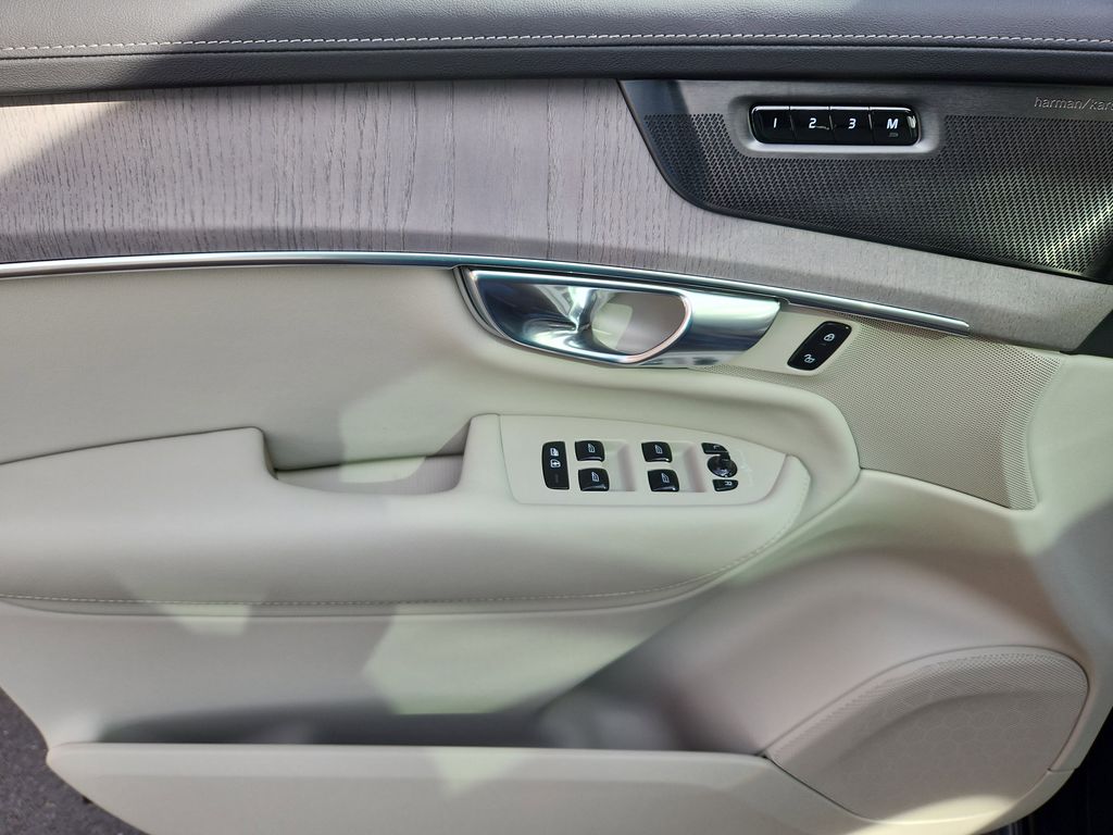 2026 Volvo XC90 Ultra - Photo 18
