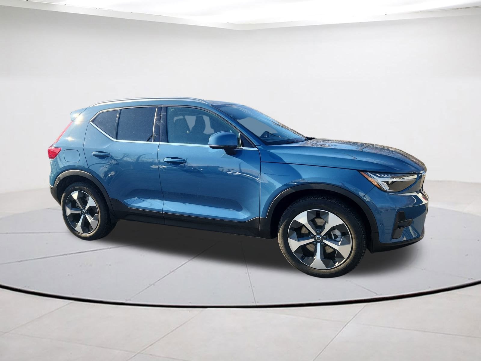2025 Volvo XC40 Plus's photo