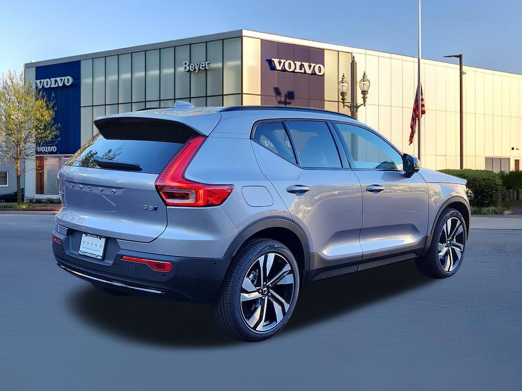 New 2026 Volvo XC40 B5 Ultra SUV