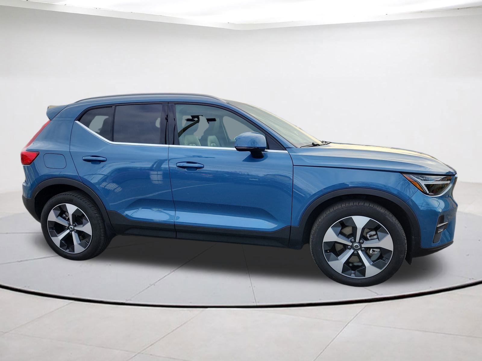 2025 Volvo XC40 Plus's photo
