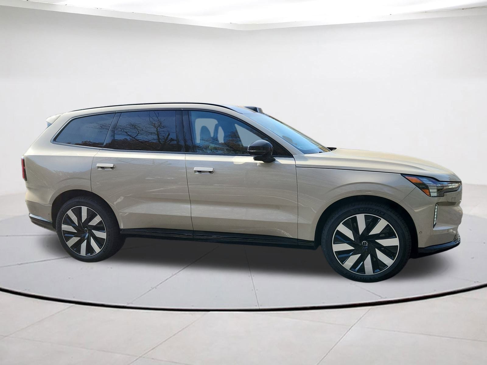 2025 Volvo EX90 Ultra's photo