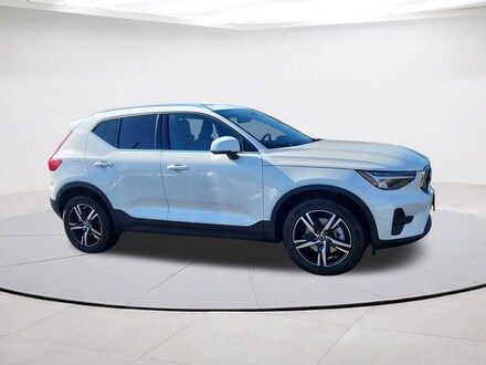 2025 Volvo XC40 B5 Core Bright Theme SUV