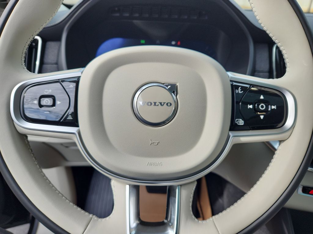 2026 Volvo XC90 Ultra - Photo 13