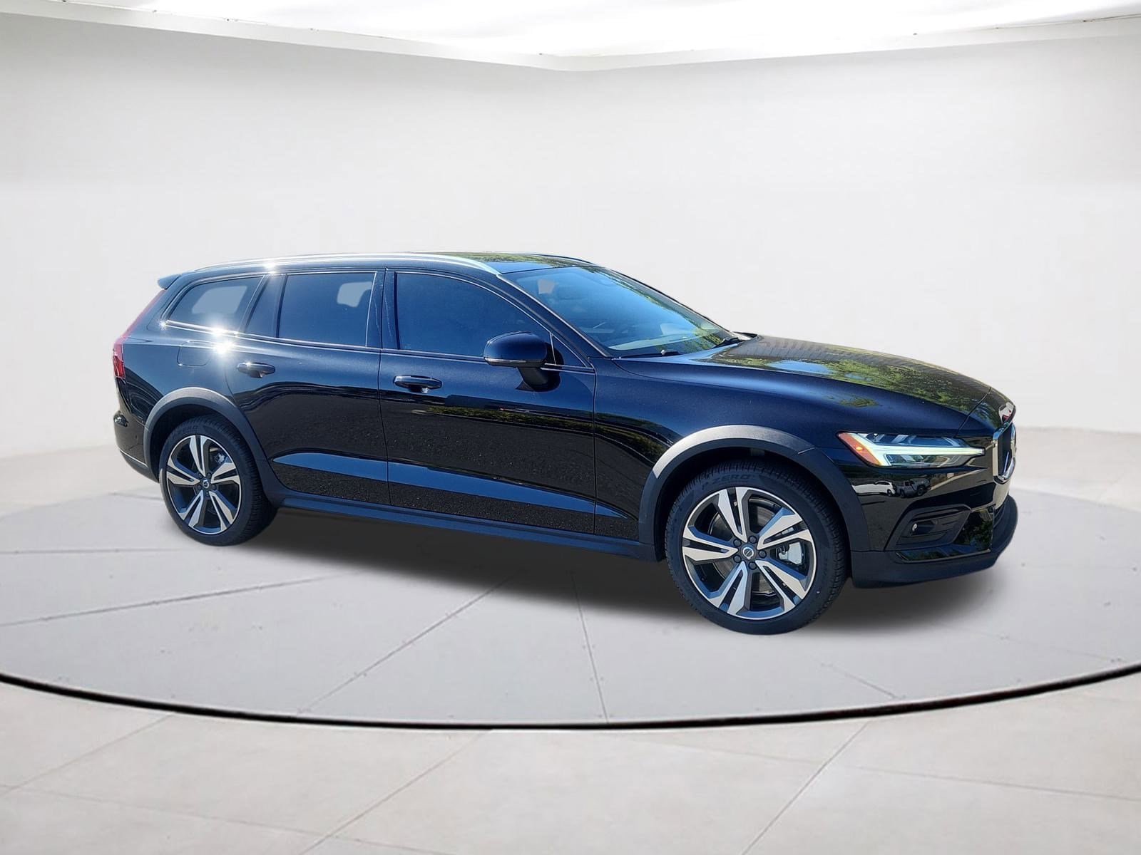 2025 Volvo V60 Cross Country B5 Plus