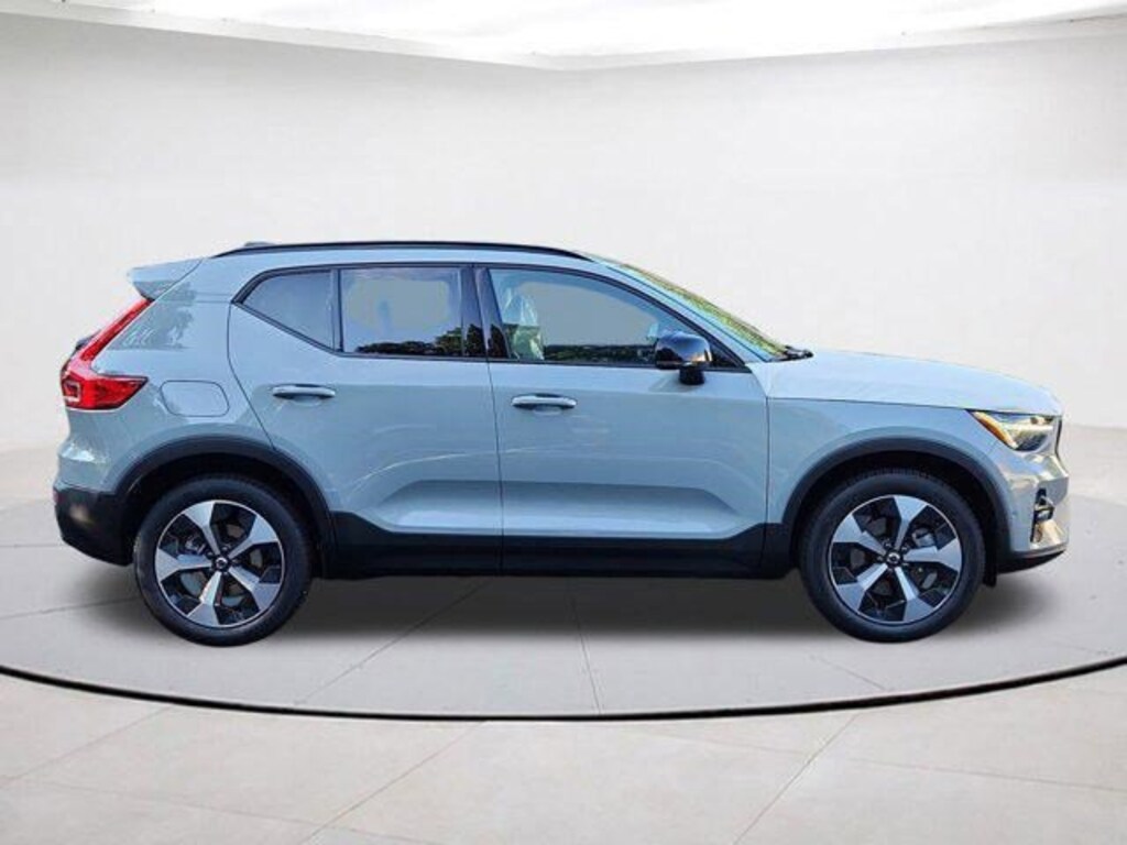 New 2026 Volvo XC40 B5 Plus SUV