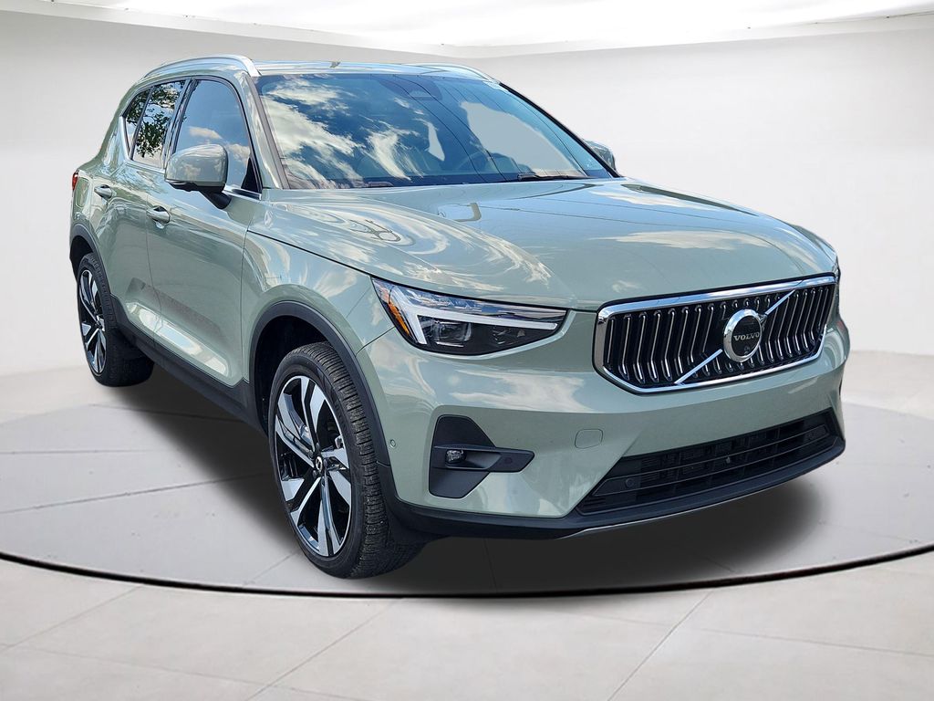 2024 Volvo XC40 B5 Plus Bright AWD's photo