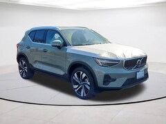 2025 Volvo XC40 B5 Ultra Bright Theme SUV