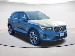 2025 Volvo XC40 B5 Ultra Bright Theme SUV