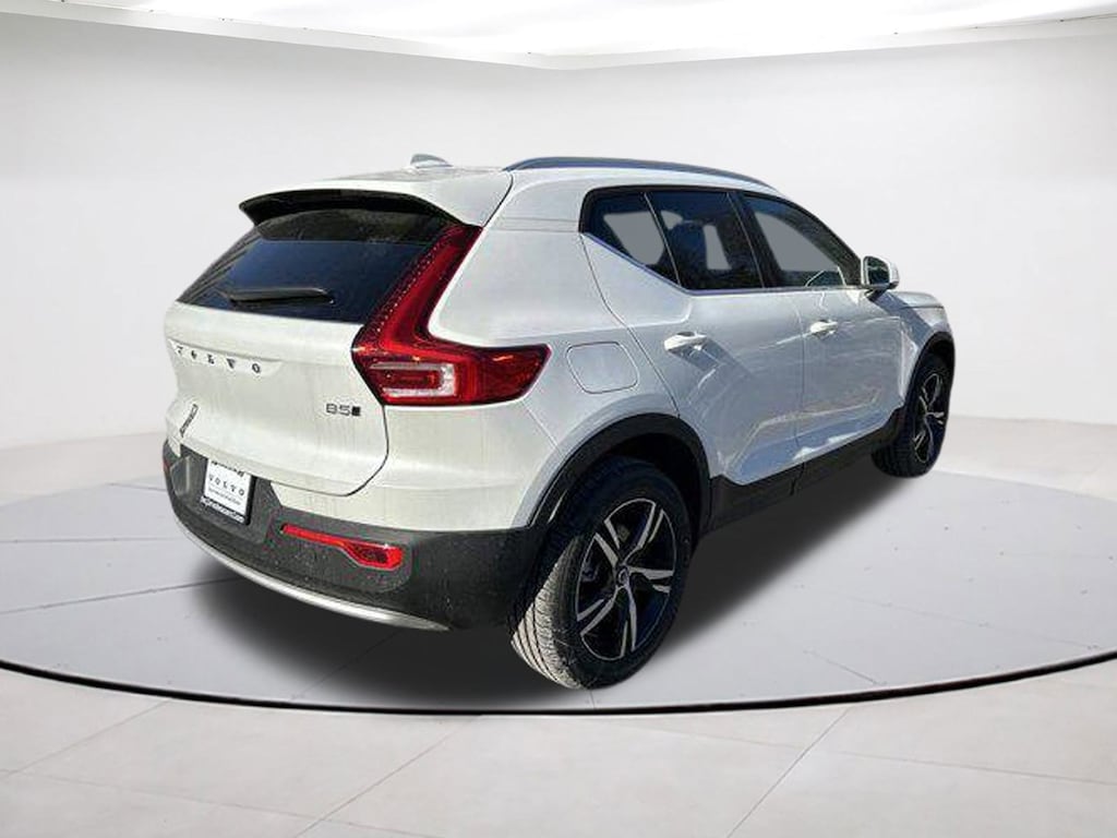 New 2025 Volvo XC40 B5 Core Bright Theme SUV