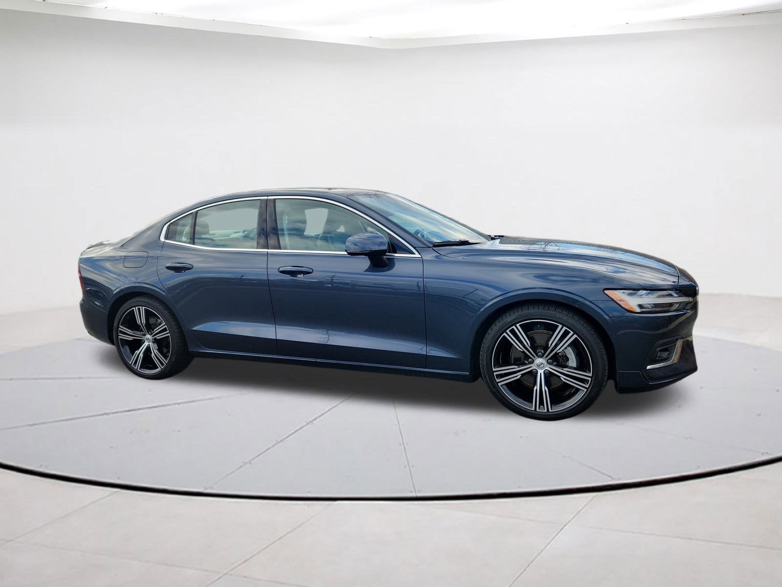2022 Volvo S60 Inscription's photo