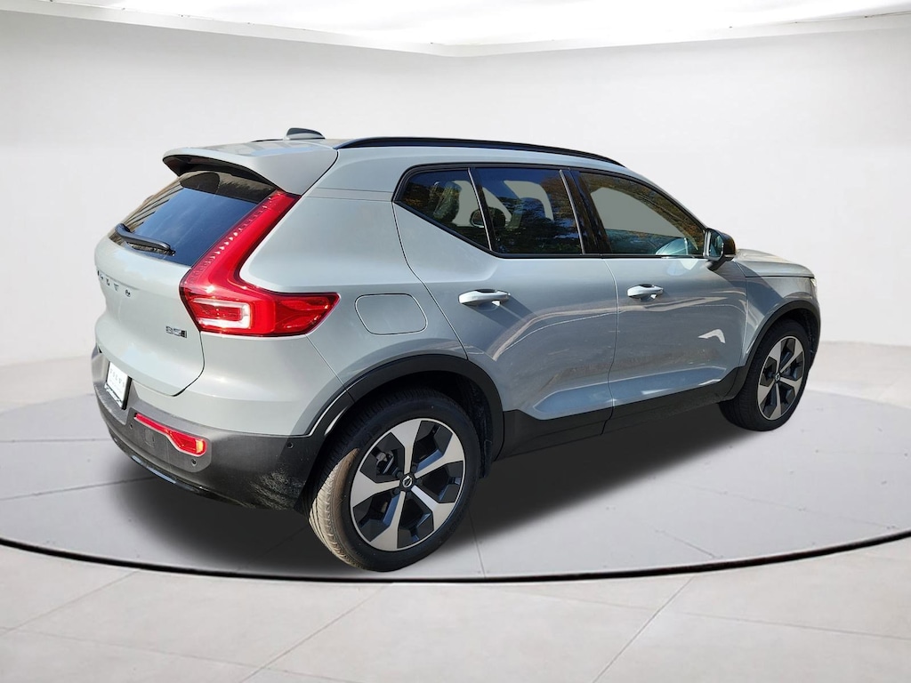 New 2026 Volvo XC40 B5 Plus SUV