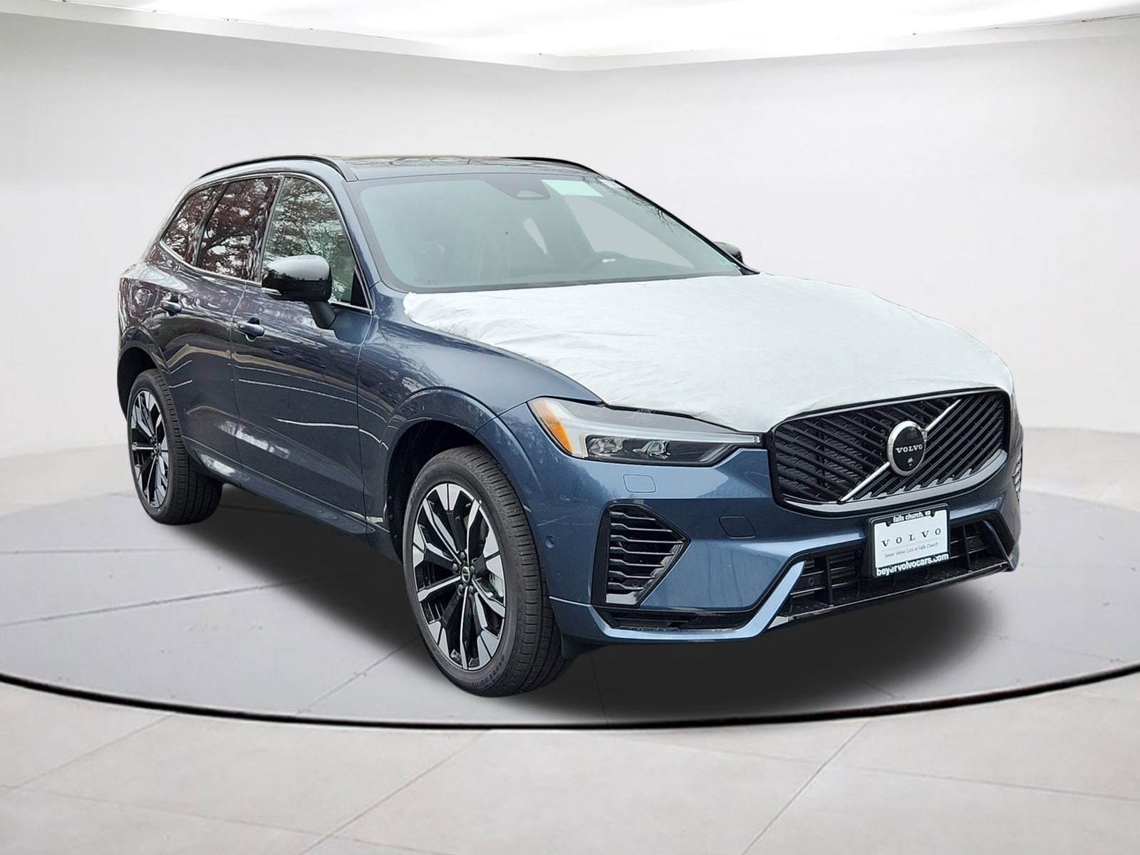 2026 Volvo XC60 Plus's photo