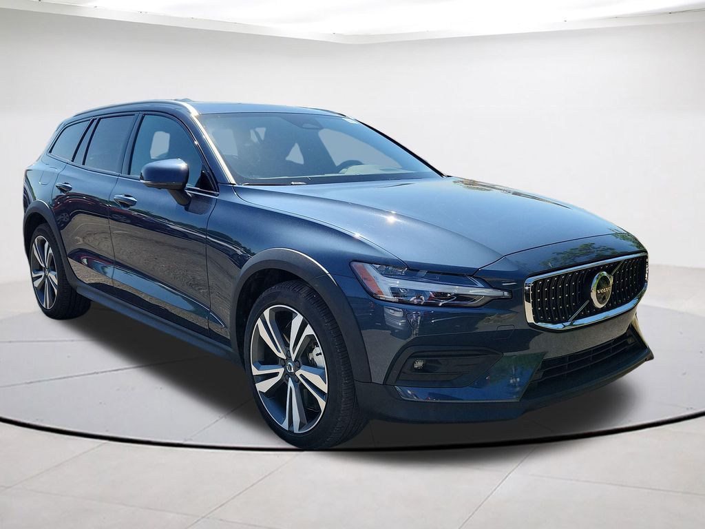 2025 Volvo V60 Cross Country B5 Plus AWD's photo