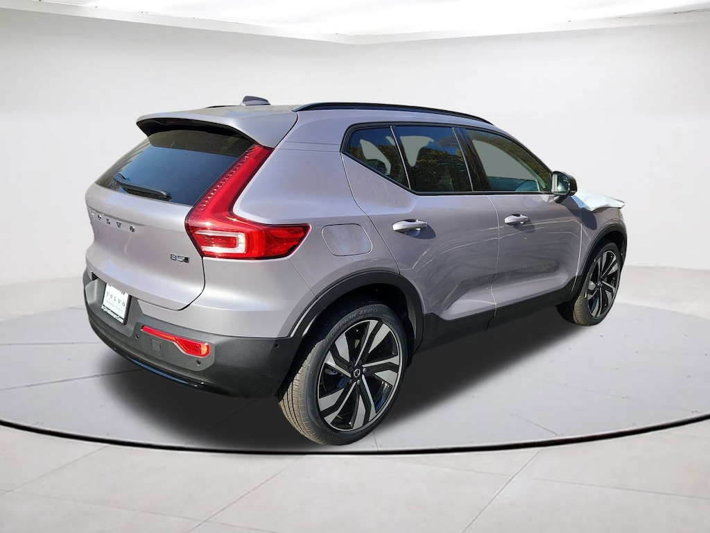 New 2026 Volvo XC40 B5 Ultra SUV