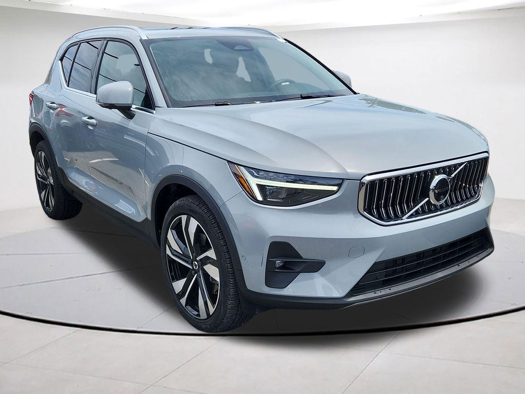 2025 Volvo XC40 B5 Ultra Bright AWD's photo