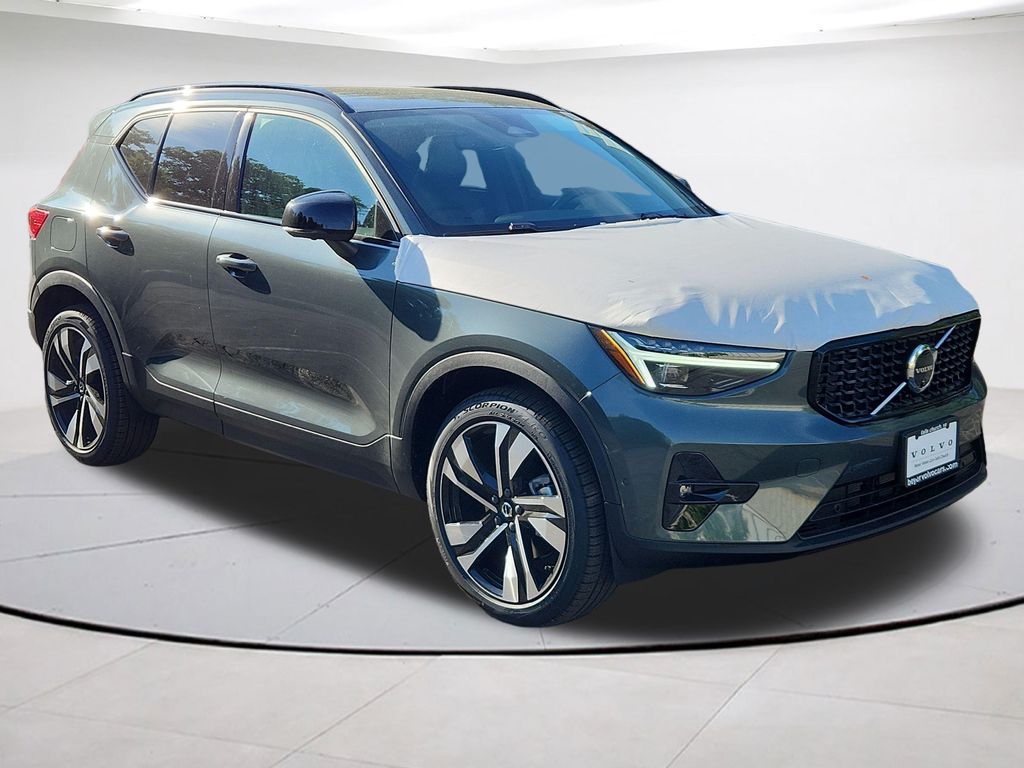 2026 Volvo XC40 B5 Ultra Dark AWD's photo