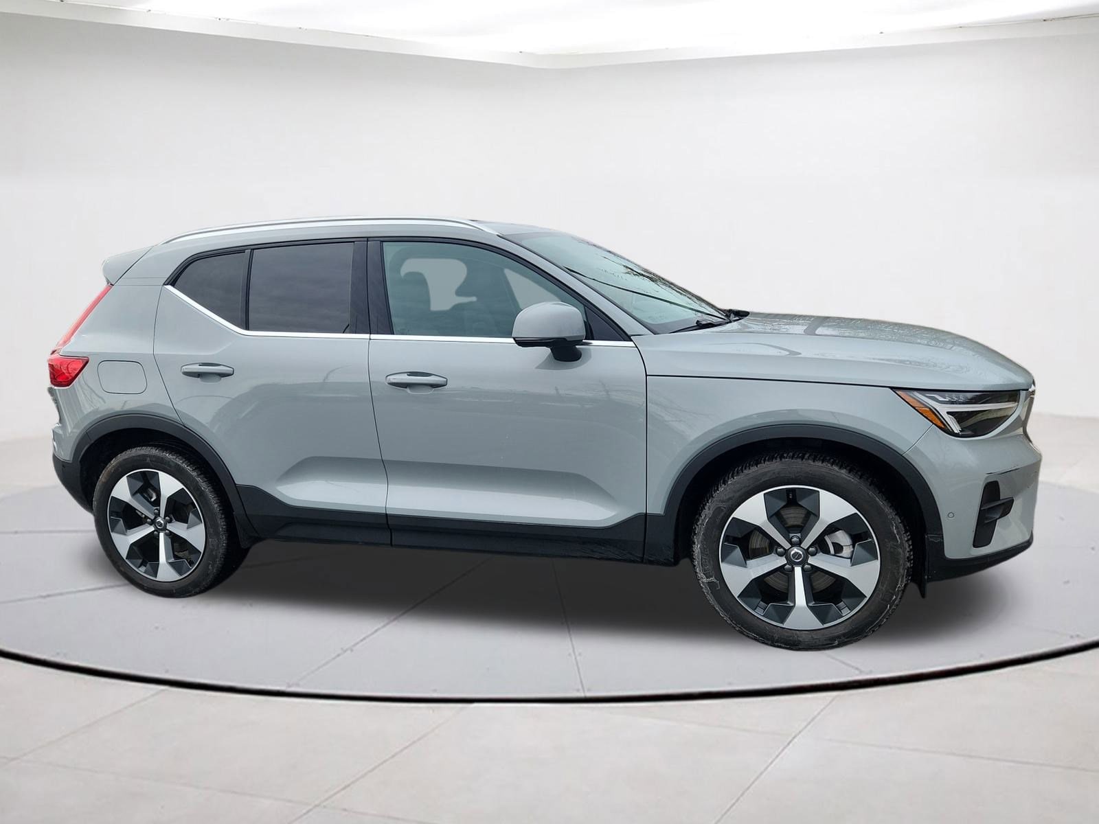 2025 Volvo XC40 Plus