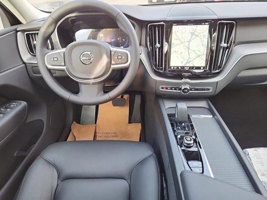 New 2025 Volvo XC60 B5 Core SUV