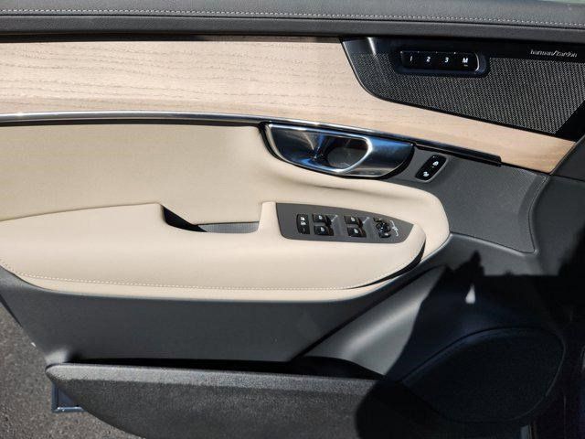2026 Volvo XC90 Plus - Photo 19