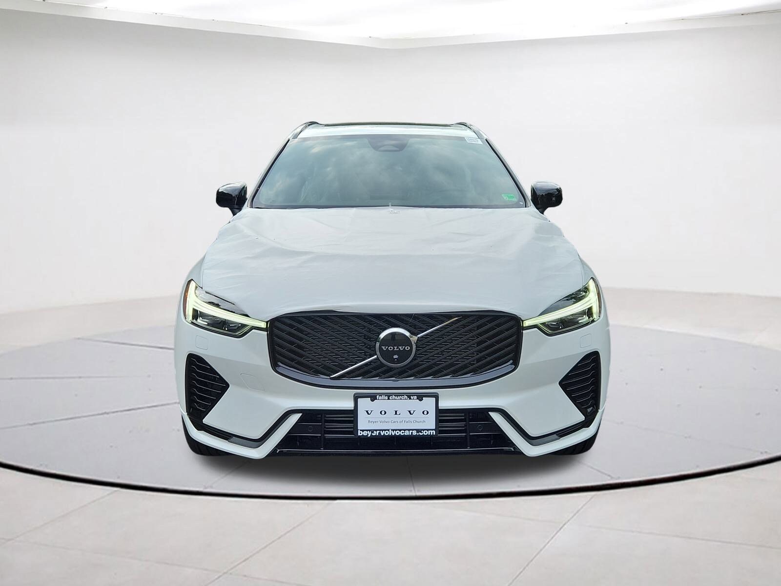 2026 Volvo XC60 T8 Plus photo 2