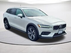 2026 Volvo V60 Cross Country B5 Plus AWD Wagon