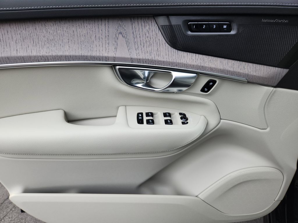 2026 Volvo XC90 Ultra - Photo 19