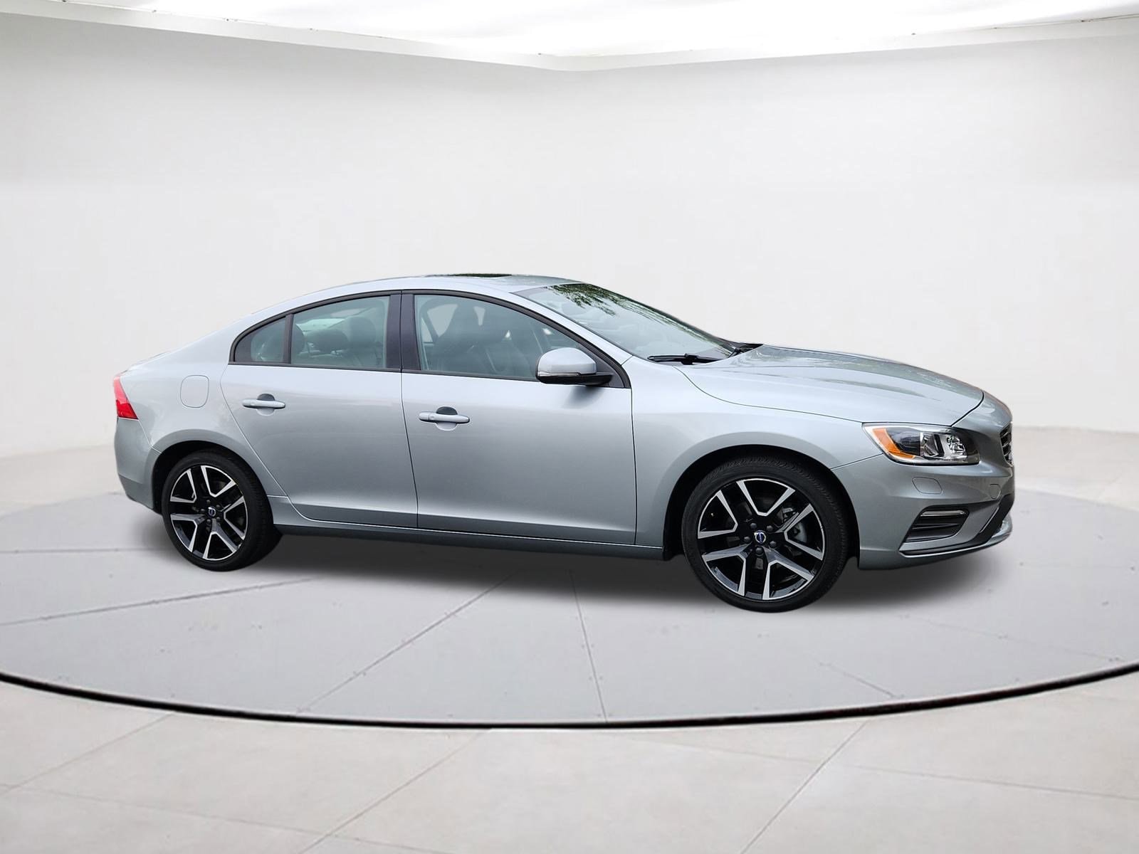 2018 Volvo S60 Dynamic's photo