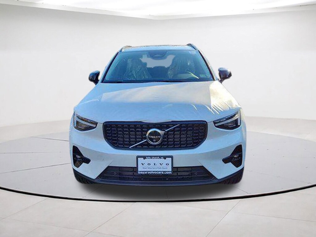 New 2025 Volvo XC40 B5 Plus Dark Theme SUV