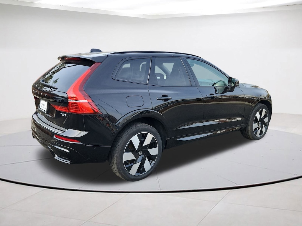 New 2025 Volvo XC60 plug-in hybrid T8 Plus SUV