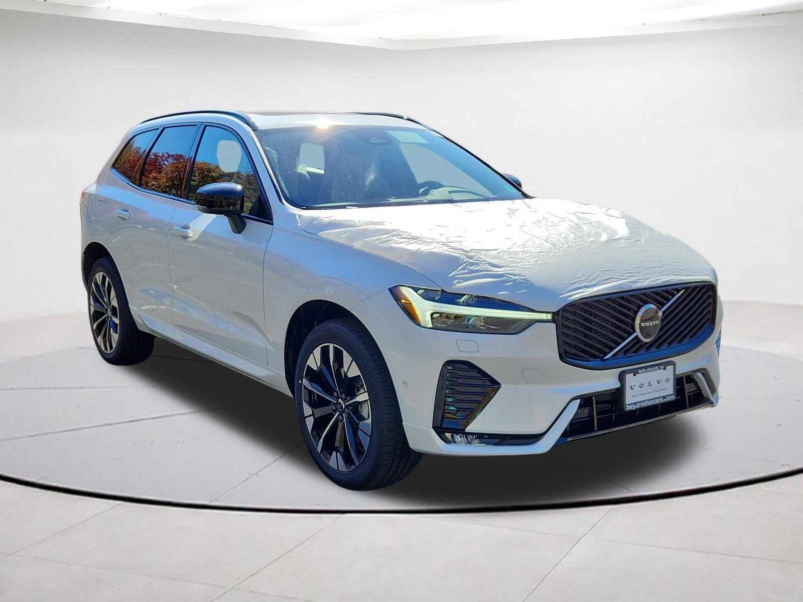 2026 Volvo XC60 Plus's photo