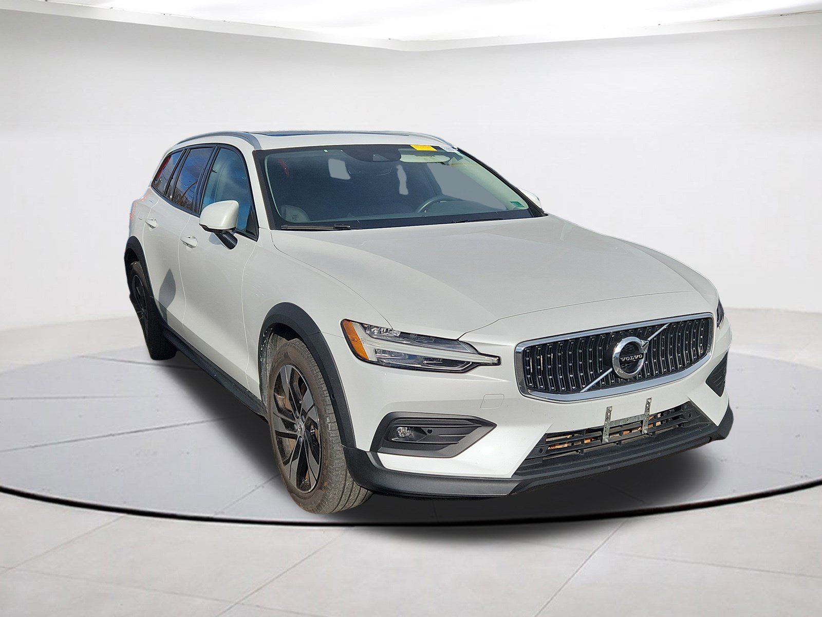 2021 Volvo V60 Cross Country Base's photo