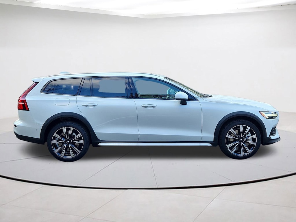 New 2026 Volvo V60 Cross Country B5 Ultra Wagon
