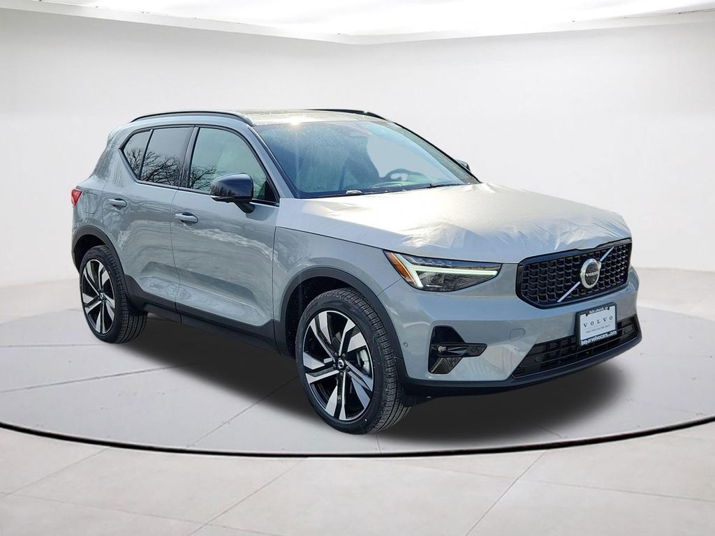 2026 Volvo XC40 B5 Ultra Dark AWD's photo
