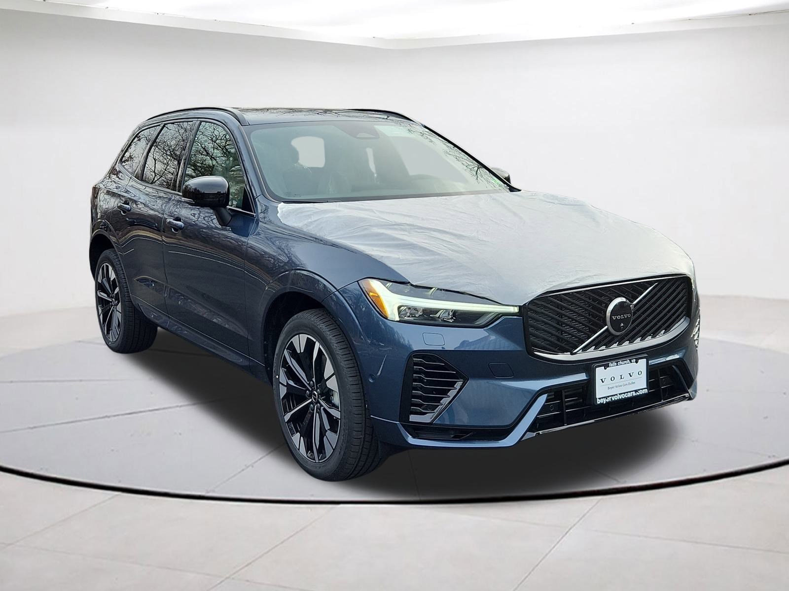 2026 Volvo XC60 Plus's photo