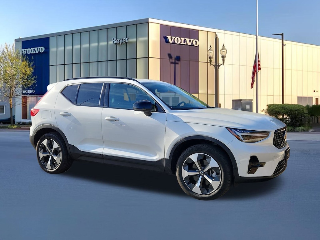 Used 2025 Volvo XC40 B5 Plus Dark Theme SUV