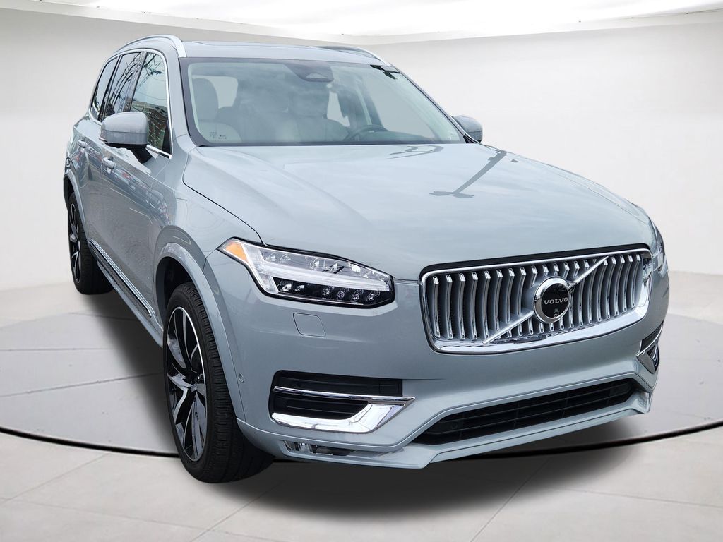 2025 Volvo XC90 B5 Plus Bright 4WD's photo