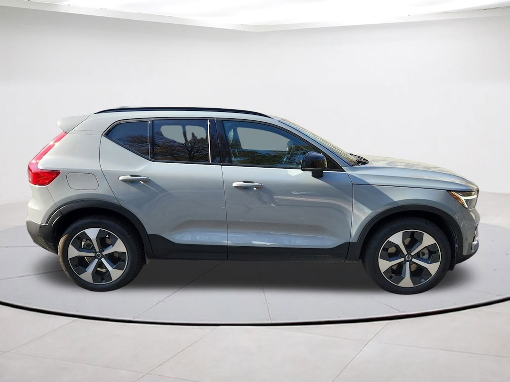 New 2026 Volvo XC40 B5 Plus SUV