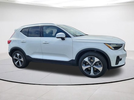 2023 Volvo XC40 B5 AWD Plus Bright SUV