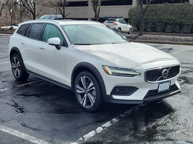 2026 Volvo V60 Cross Country B5 Plus Wagon