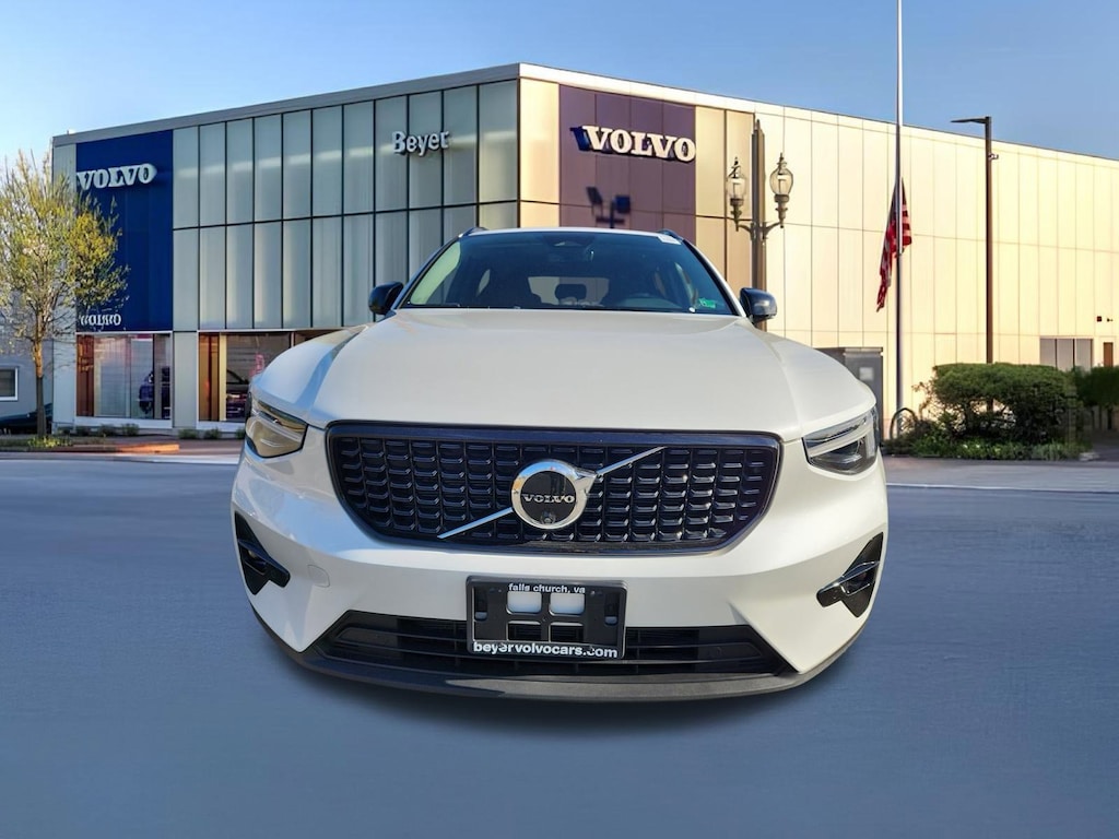 Used 2025 Volvo XC40 B5 Plus Dark Theme SUV