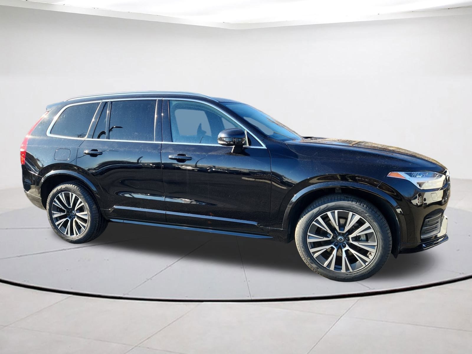 2021 Volvo XC90 Momentum's photo