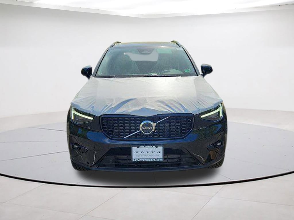 New 2025 Volvo XC40 B5 Ultra Dark Theme SUV