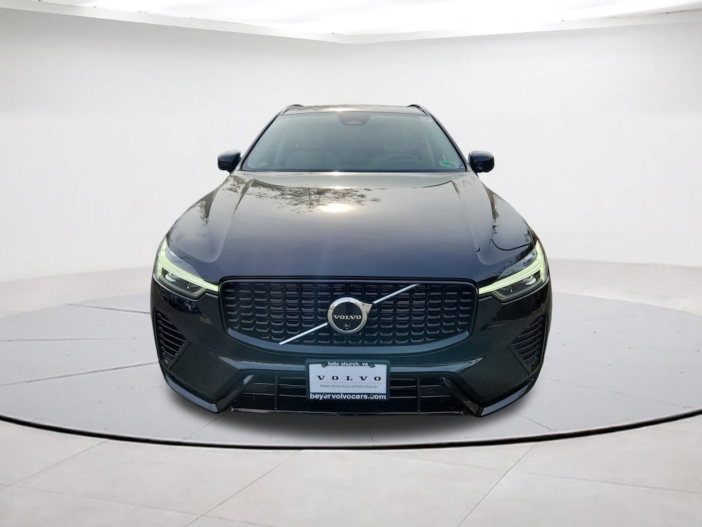 New 2025 Volvo XC60 plug-in hybrid T8 Plus SUV